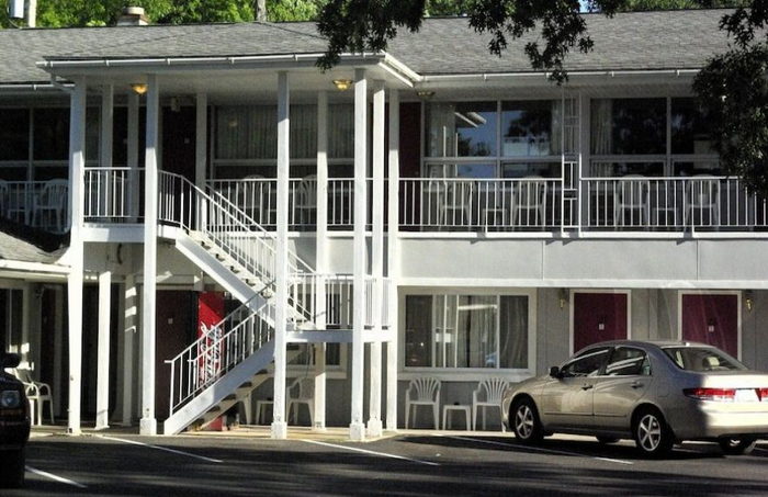 Grand Traverse Motel - From Web Listing (newer photo)